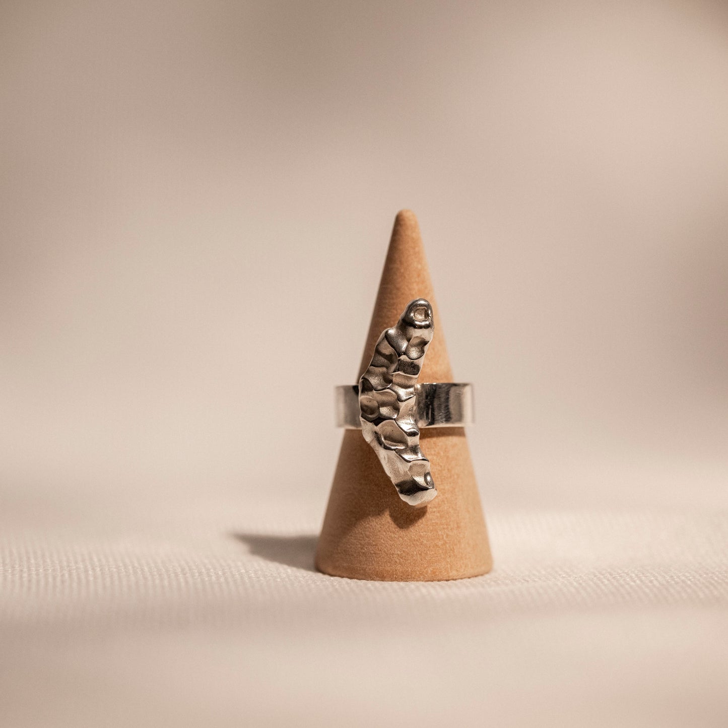 EUPHYLIA RING